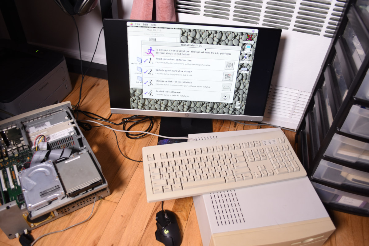 Macintosh with Mac OS 7.6 installer open
